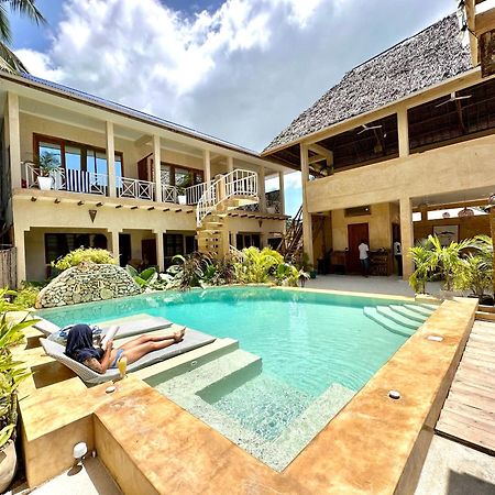 Chikachika Beach B&B Нунгви Экстерьер фото