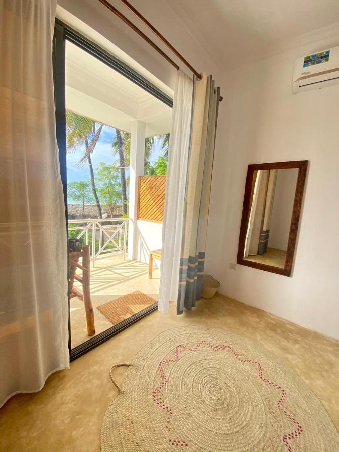 Chikachika Beach B&B Нунгви Экстерьер фото