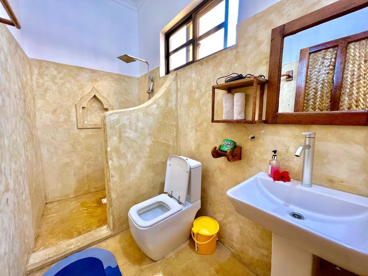 Chikachika Beach B&B Нунгви Экстерьер фото
