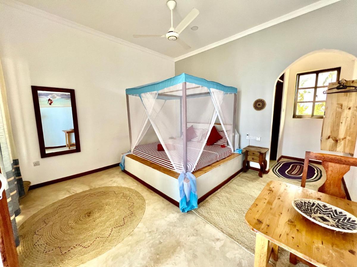 Chikachika Beach B&B Нунгви Экстерьер фото