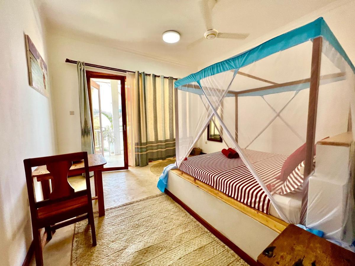Chikachika Beach B&B Нунгви Экстерьер фото