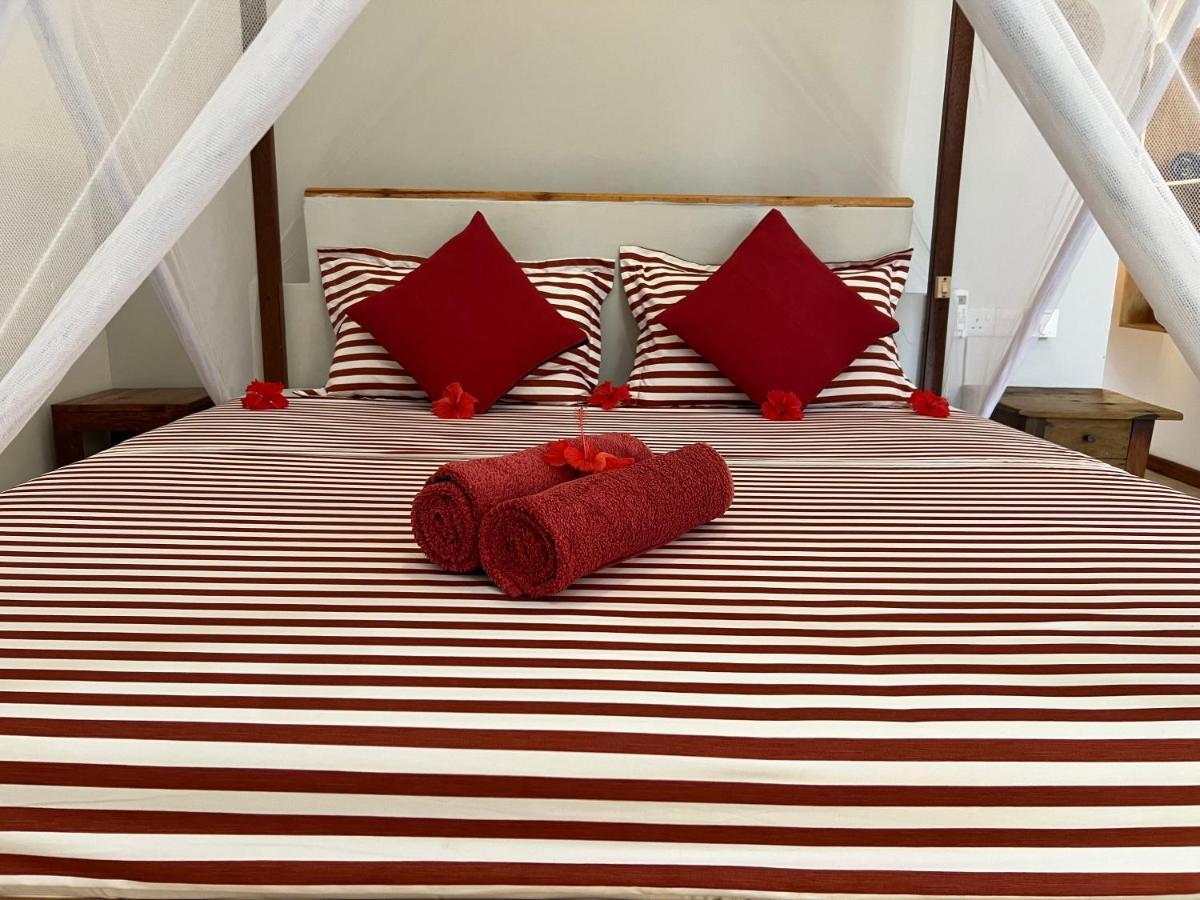 Chikachika Beach B&B Нунгви Экстерьер фото
