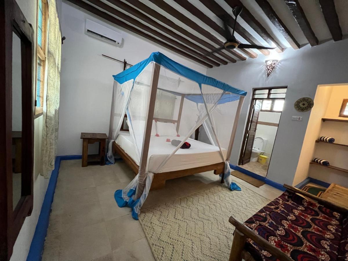 Chikachika Beach B&B Нунгви Экстерьер фото