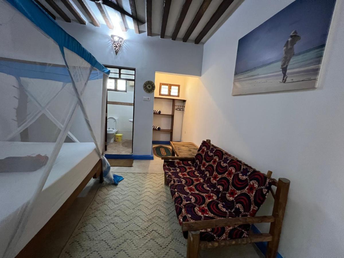 Chikachika Beach B&B Нунгви Экстерьер фото