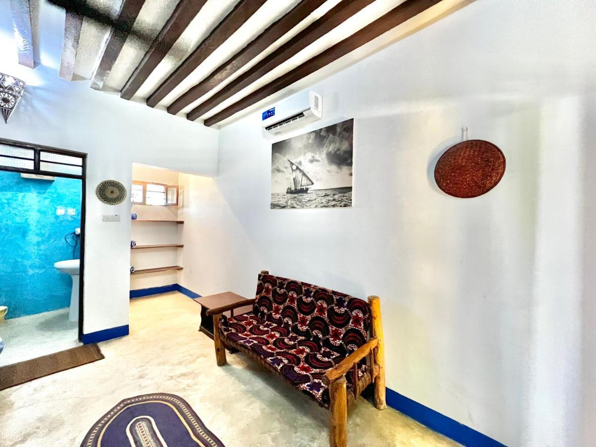 Chikachika Beach B&B Нунгви Экстерьер фото