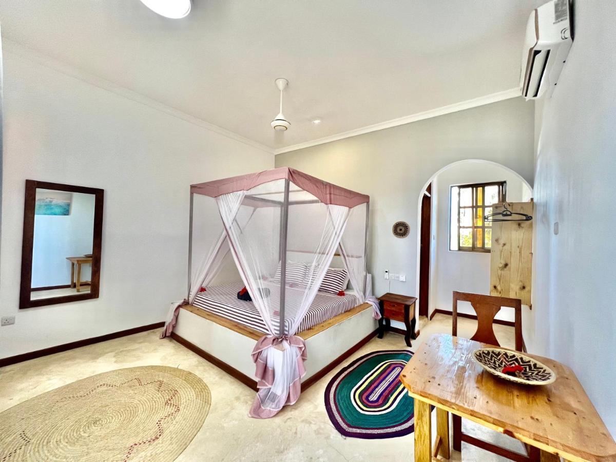 Chikachika Beach B&B Нунгви Экстерьер фото