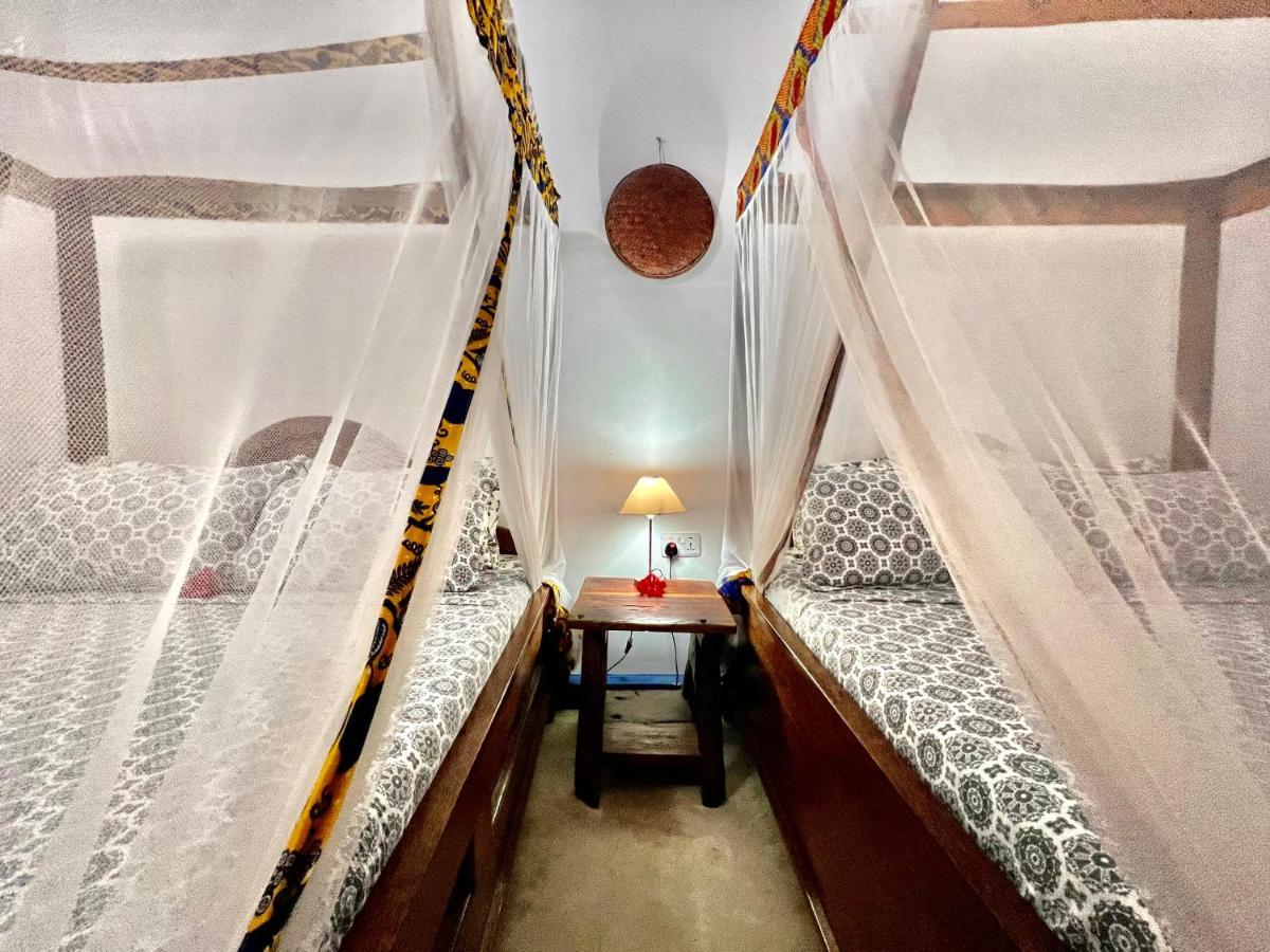 Chikachika Beach B&B Нунгви Экстерьер фото