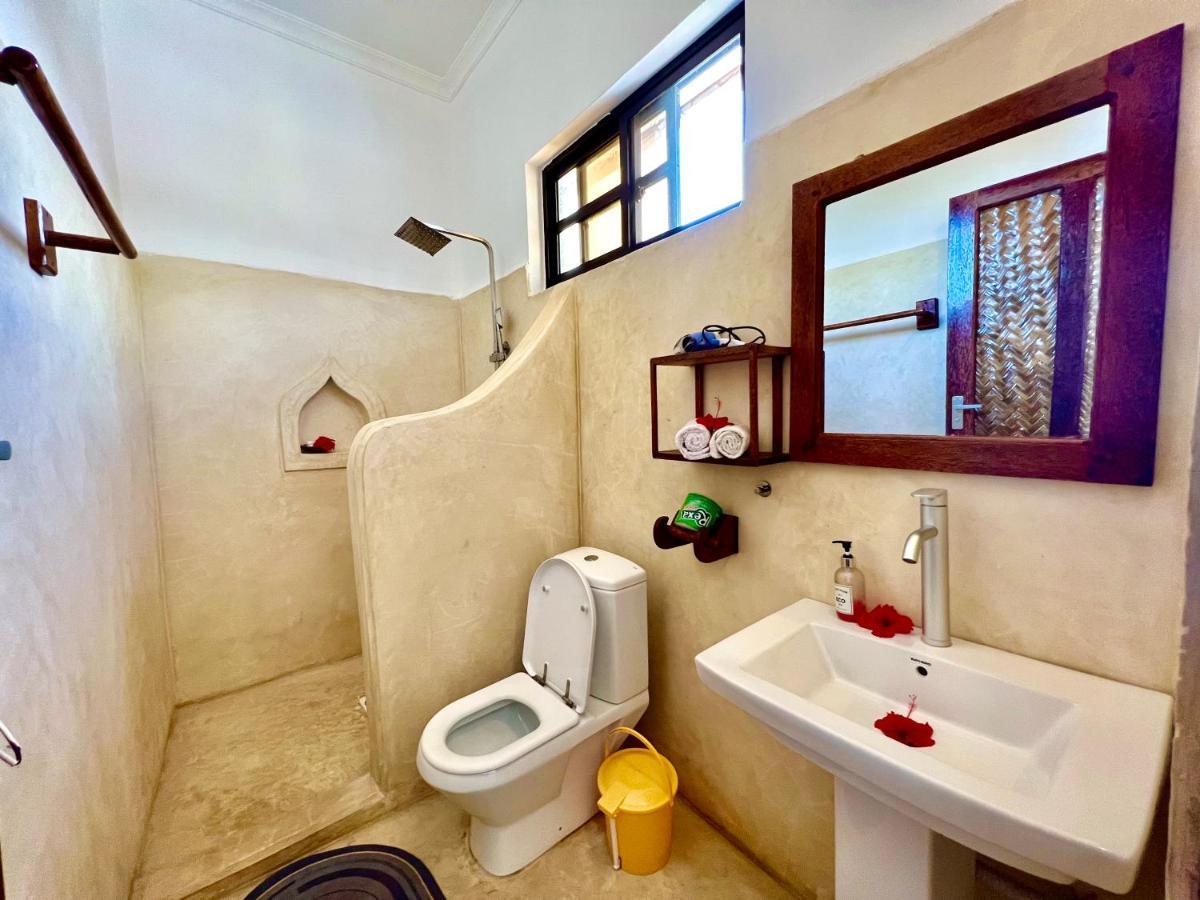 Chikachika Beach B&B Нунгви Экстерьер фото