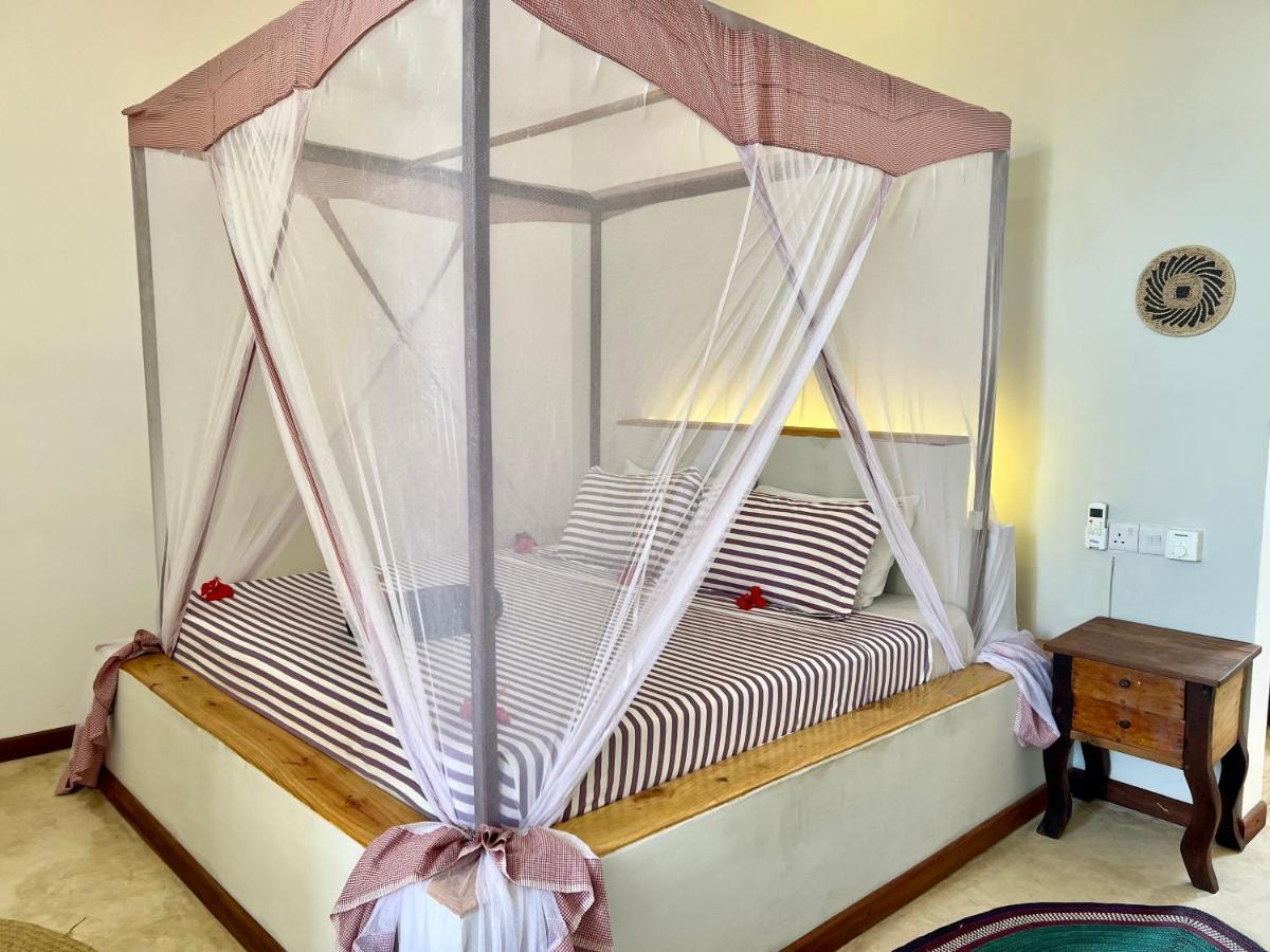 Chikachika Beach B&B Нунгви Экстерьер фото