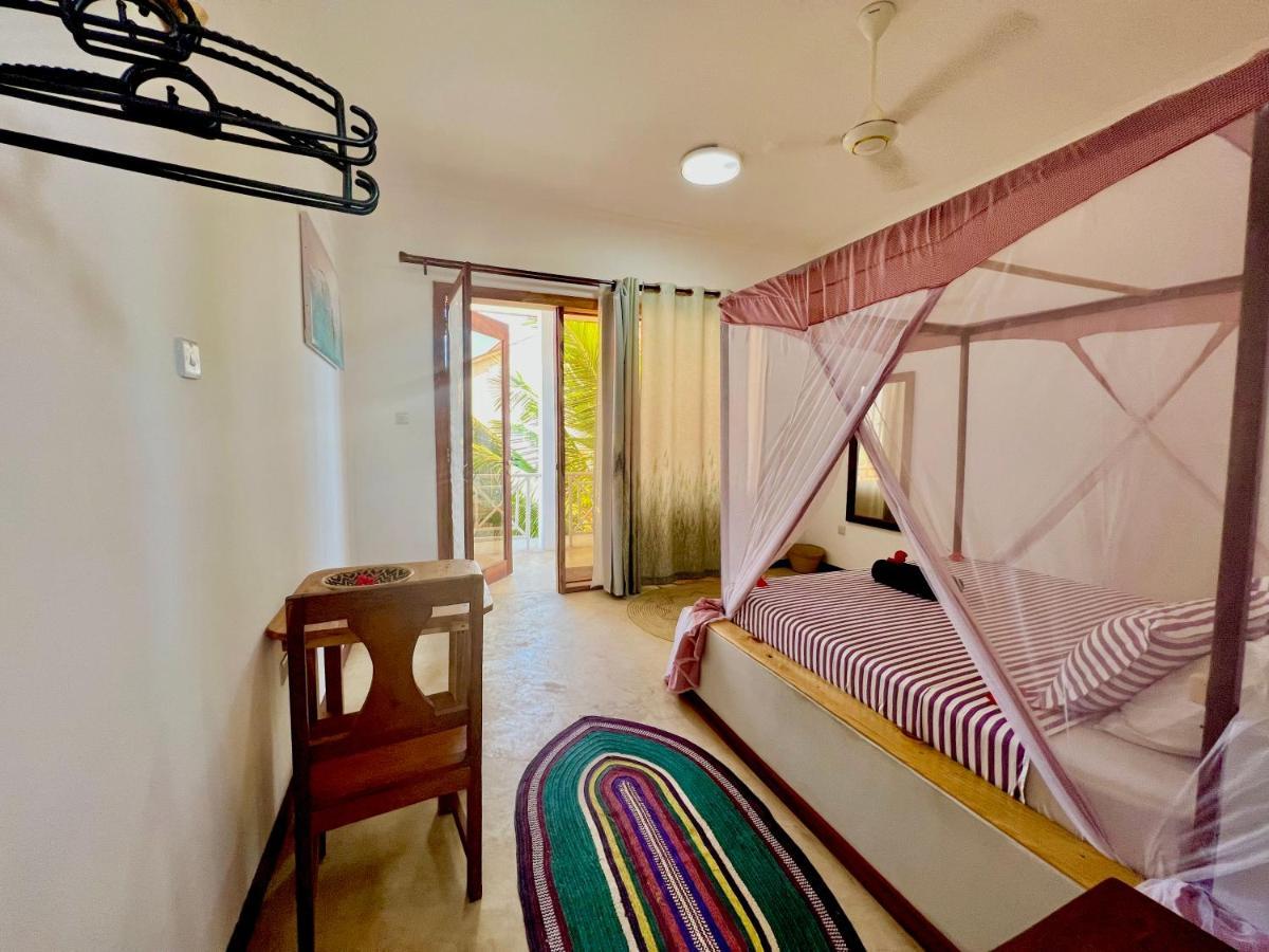 Chikachika Beach B&B Нунгви Экстерьер фото