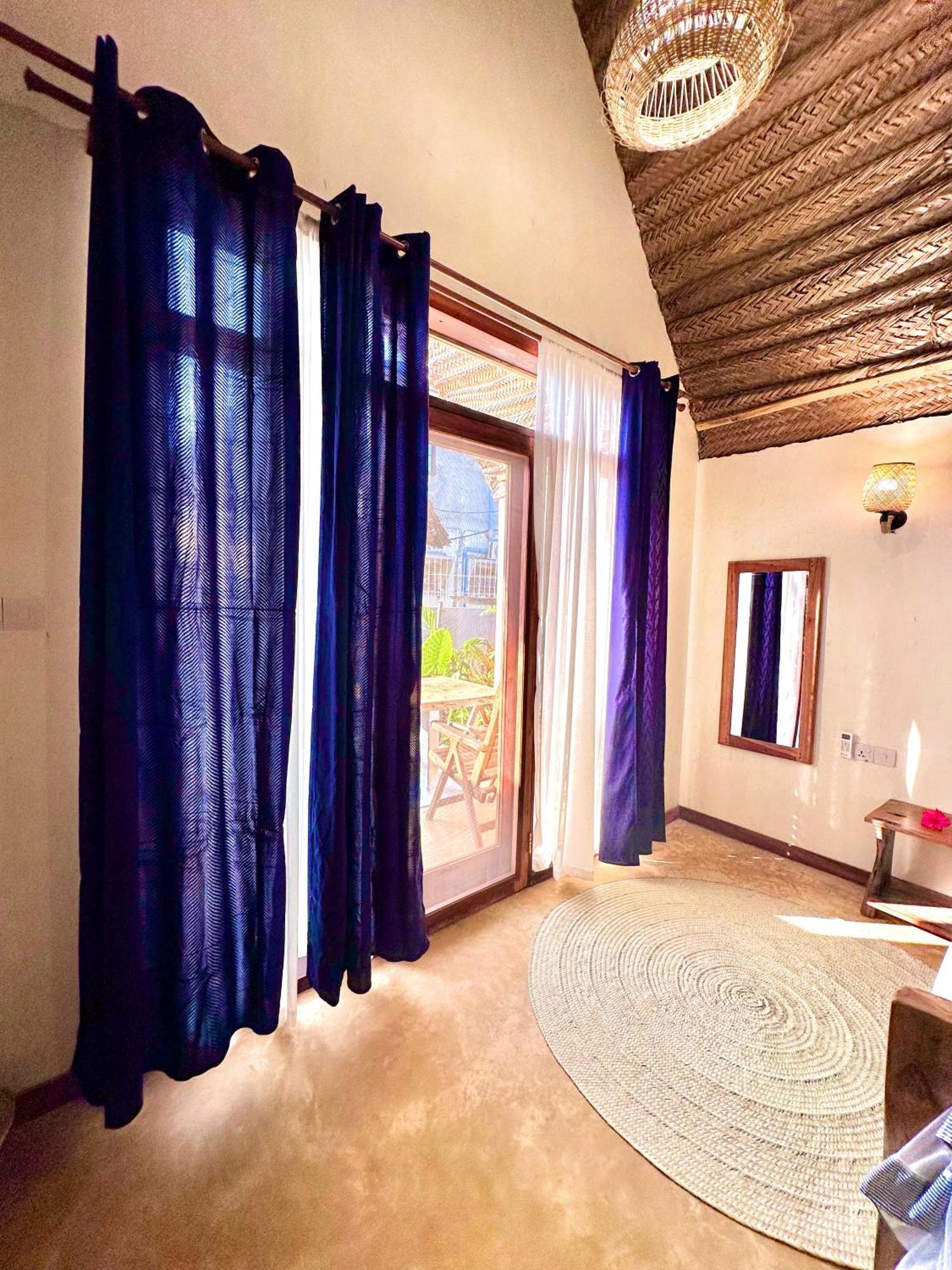 Chikachika Beach B&B Нунгви Экстерьер фото
