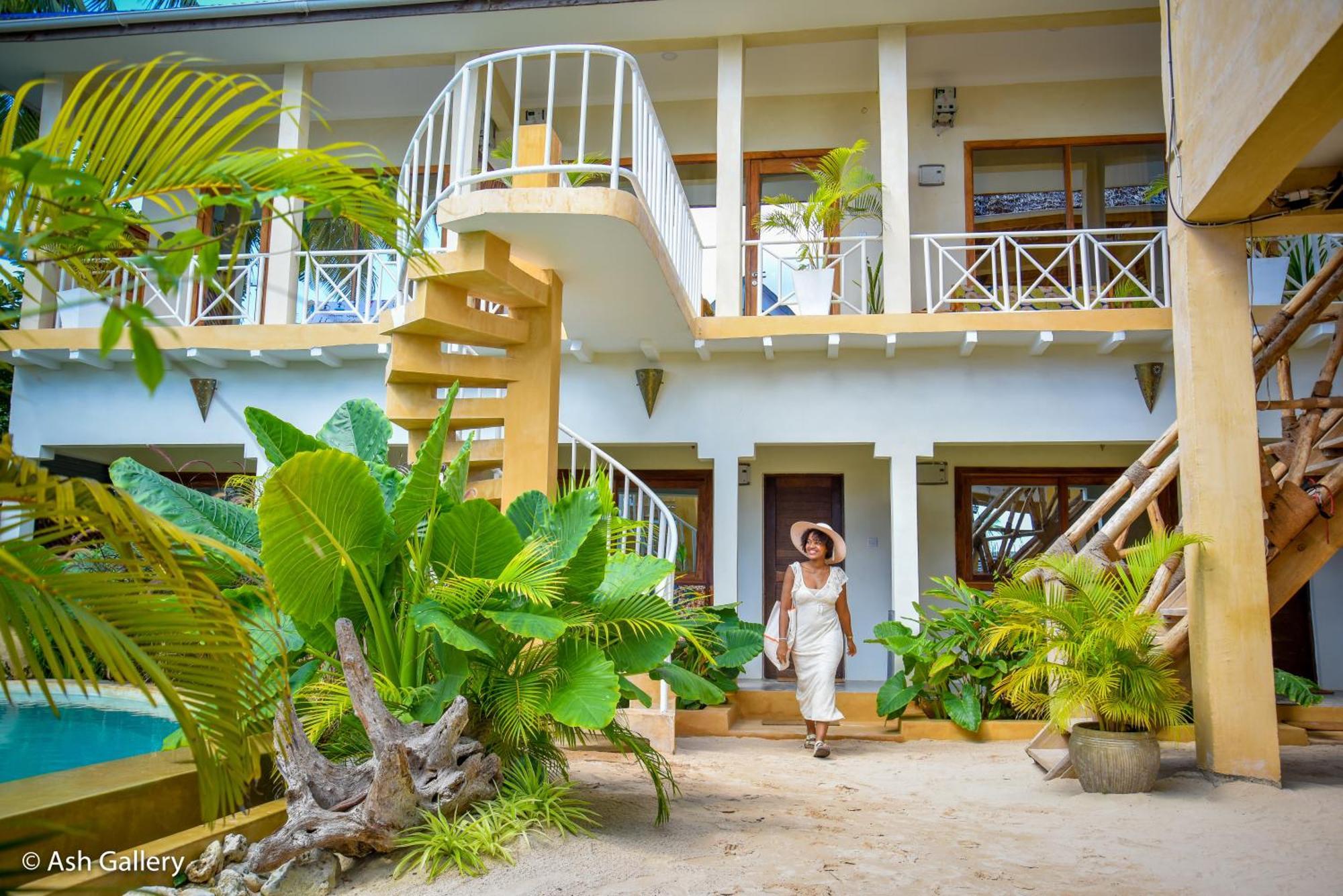 Chikachika Beach B&B Нунгви Экстерьер фото
